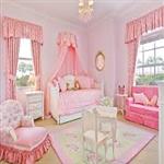 Không gian phòng ngủ ngọt ngào với ghế sofa màu hồng
